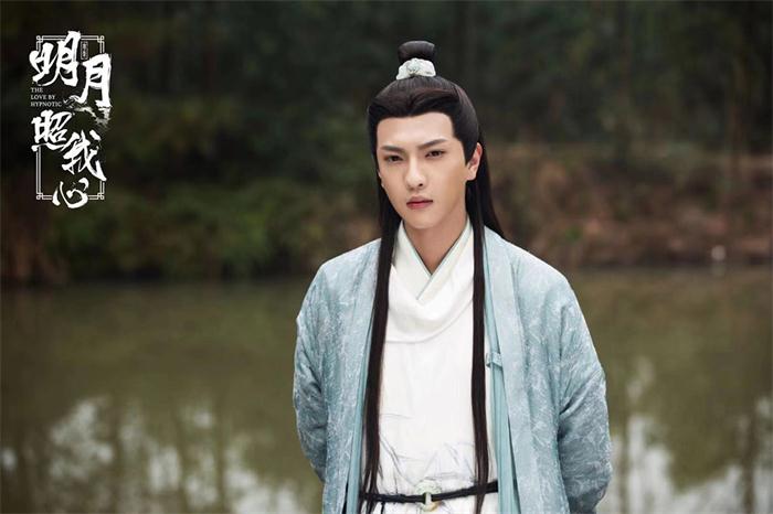 《明月照我心》开播 董岩磊化身暖心情感顾问