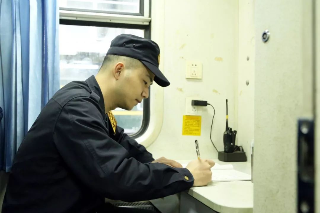 新时代·铁路榜样丨颜其:奋斗是青春最亮丽的底色