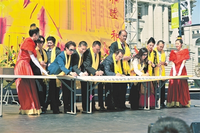 【豫见国际-图片】海外炎黄子孙遥拜人文始祖