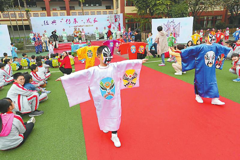 （焦点图，导航成都，移动端）传承经典 成都45名学生和21名家长自编自演京剧节目