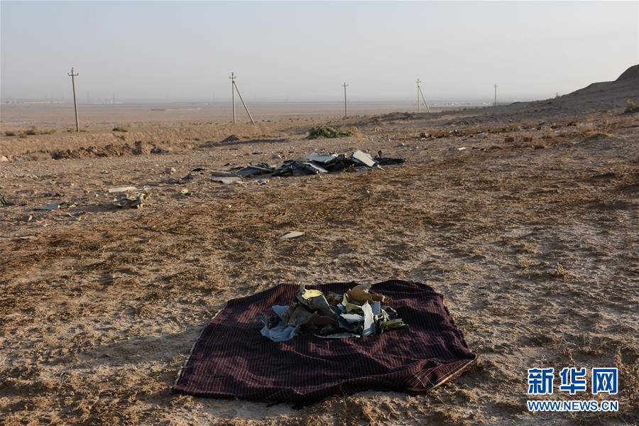 新华网：阿富汗一军用直升机坠毁致7人死亡(组图)