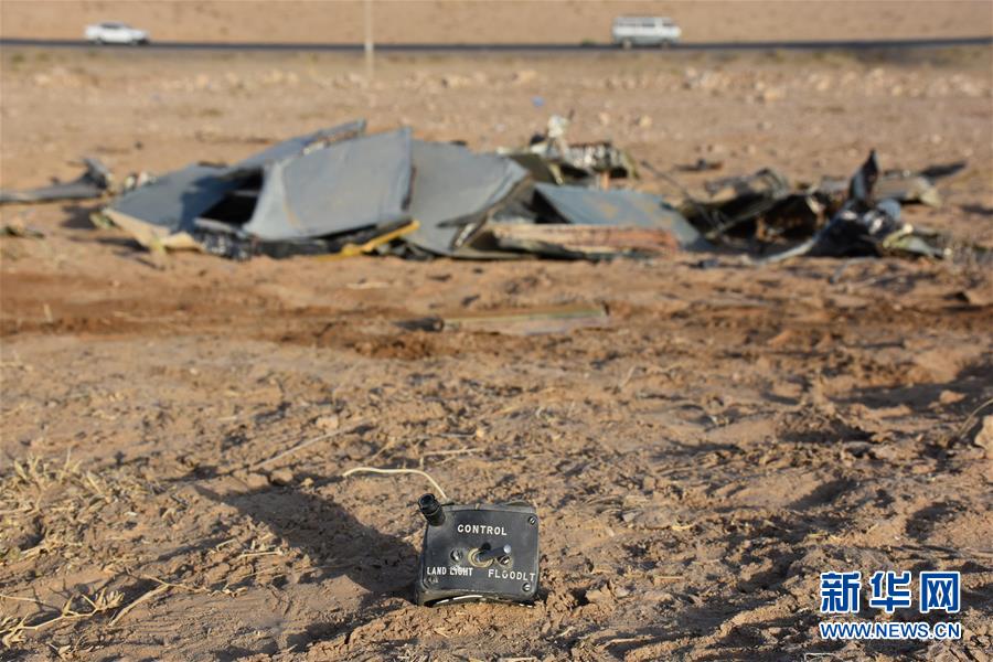 新华网：阿富汗一军用直升机坠毁致7人死亡(组图)