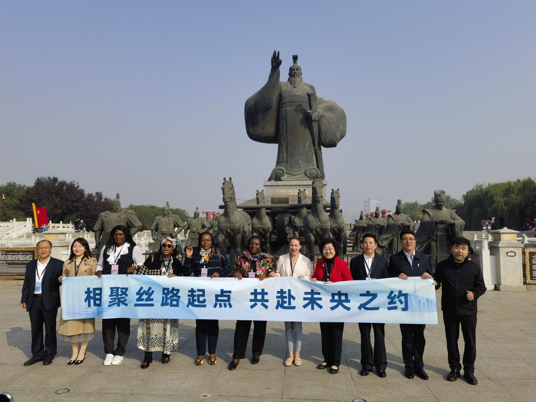 Les épouses des ambassadeurs en Chine découvrent la splendeur à Weiyang : la gloire et la beauté culturelle de la Route de la Soie_fororder_图片4