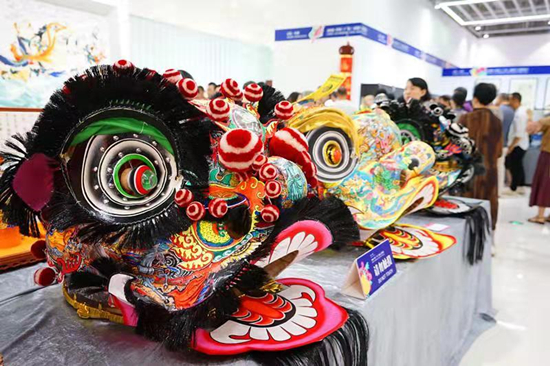 图片默认标题_fororder_2019年中国（广东）民间工艺博览会16日在广州开幕。组委会供图。