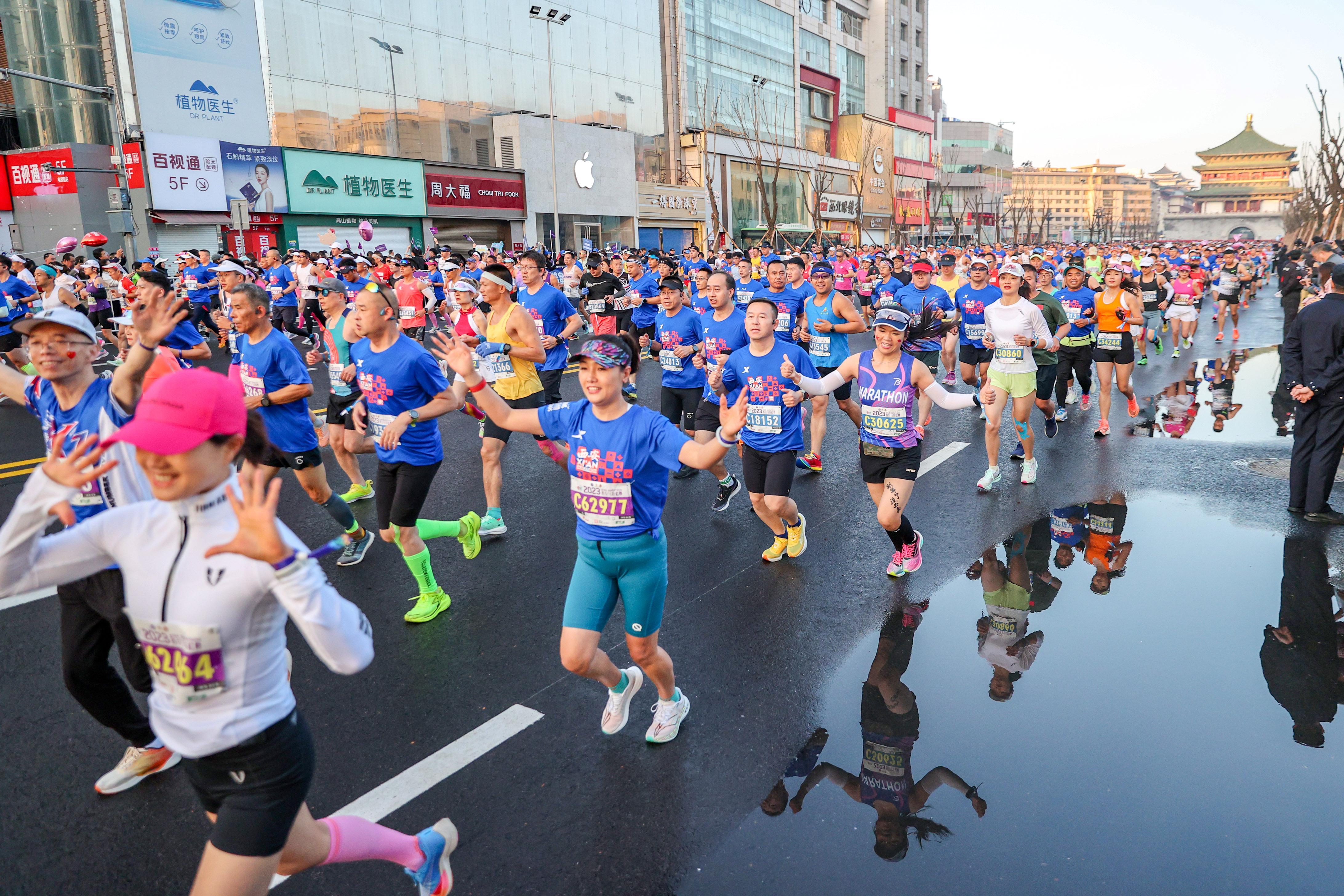 2023西安马拉松赛活力开跑