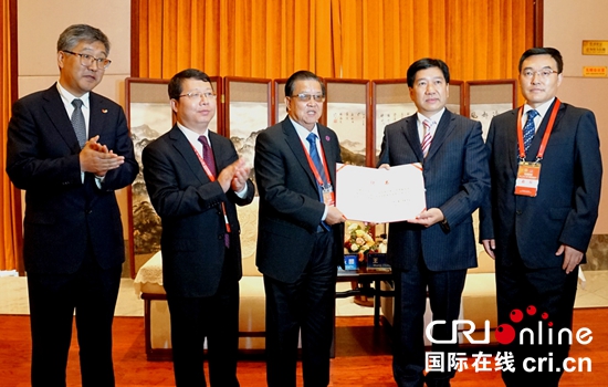中国入世谈判首席代表龙永图获邀担任妥乐论坛特邀顾问