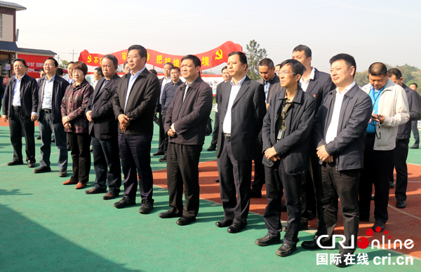 图片默认标题_fororder_市、区领导实地察看胡坝村交通项目建设进展情况--（摄影-陈建）