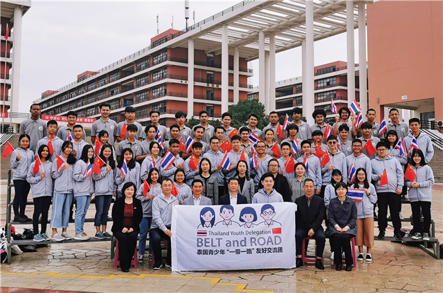 【湖北】【CRI原创】泰国青少年“一带一路”友好交流团访问武汉铁路职业技术学院