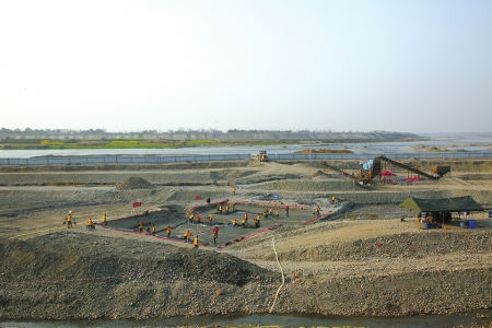 （焦点图，导航成都，移动端）高科技助阵围堰捞银 最大限度复原彭山江口古战场