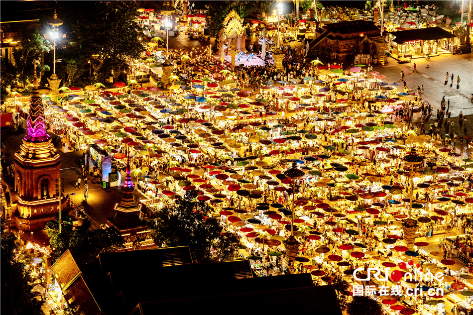 两岸媒体人打卡告庄西双景夜市  感受西双版纳“夜经济”_fororder_1fc8b7962563429dab4ca9617be130bc