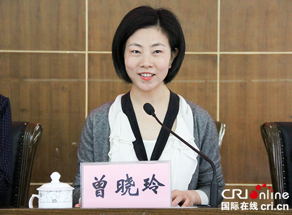 图片默认标题_fororder_2自贡市卫生计生委宣传科科长曾晓玲在会上发言（摄影-杨梦婧）