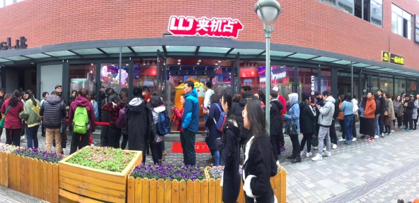 悟空问答 X LLJ夹机占:知识界网红的IP跨界合作