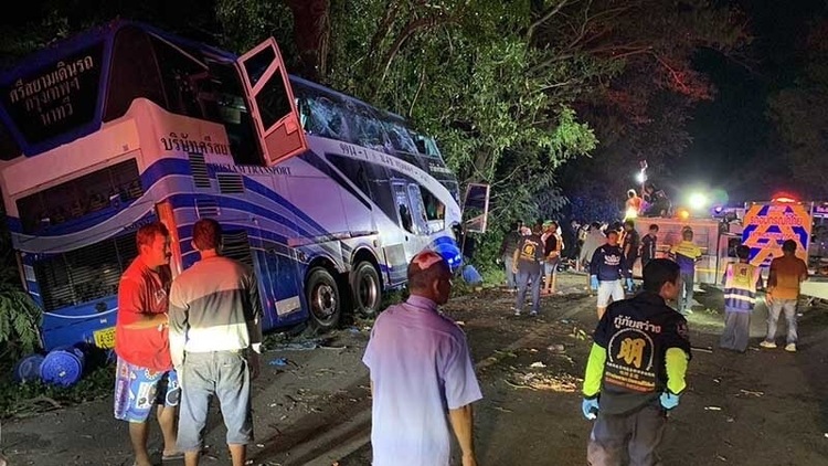 泰邦一旅逛大巴爆发车祸 致14死35伤