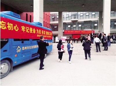 【河南在线-文字列表】“房管蓝”进高校 2614人已办理郑州人才补贴