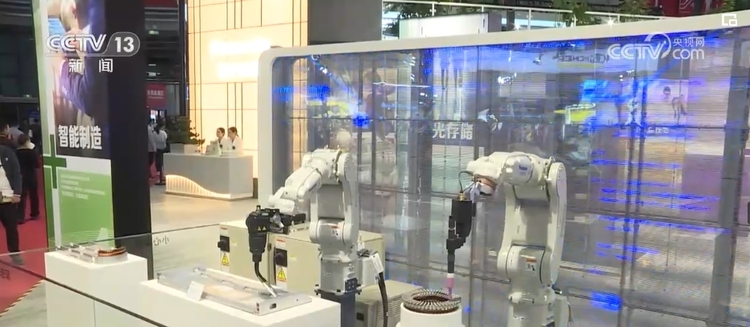 亮点纷呈 成果丰硕……进博会采购商“购物车”兼具“烟火气”和科技感