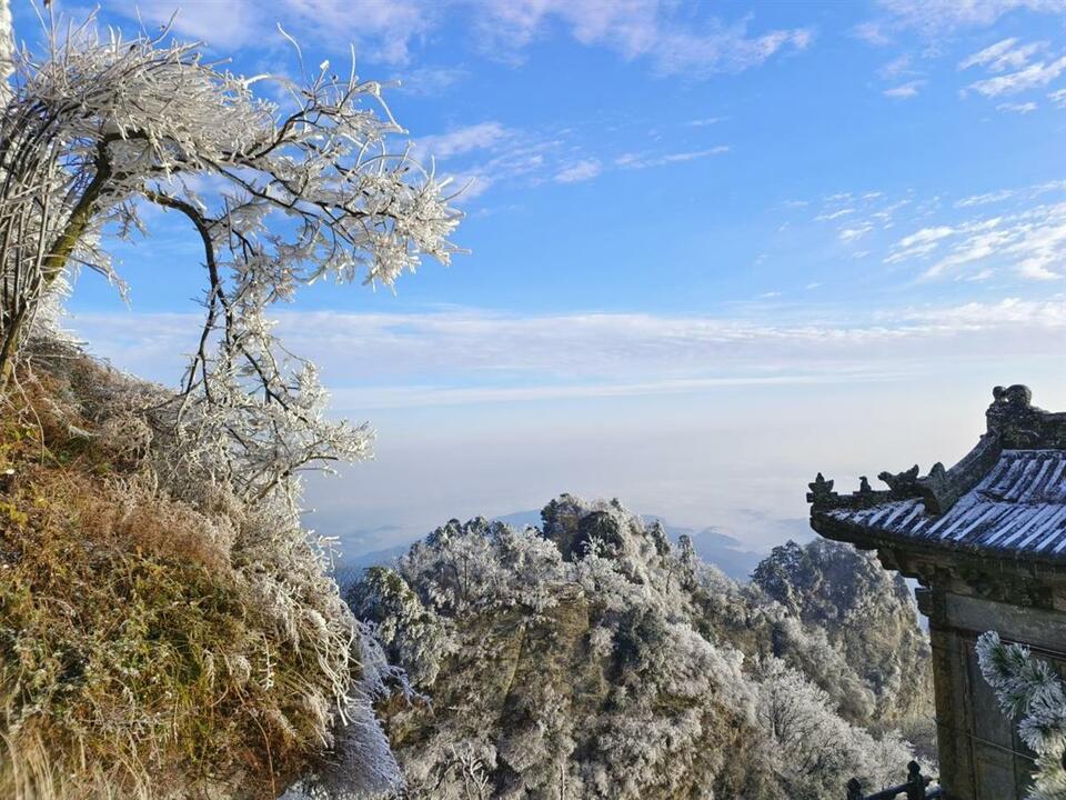 降雪之后的武当山再现绝美日出和壮观云海