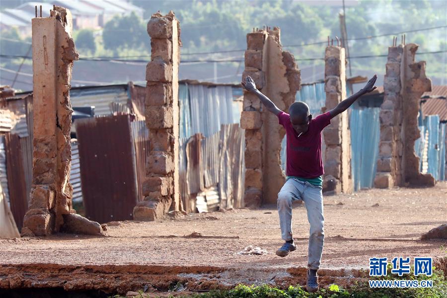 新华网■国际消除贫困日：探访肯尼亚基贝拉贫民窟