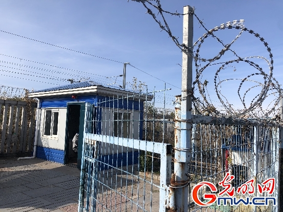 光明网@【最美奋斗者】“高铁汪星人”：最北高铁特大桥下的执着