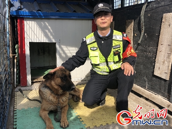 光明网@【最美奋斗者】“高铁汪星人”：最北高铁特大桥下的执着