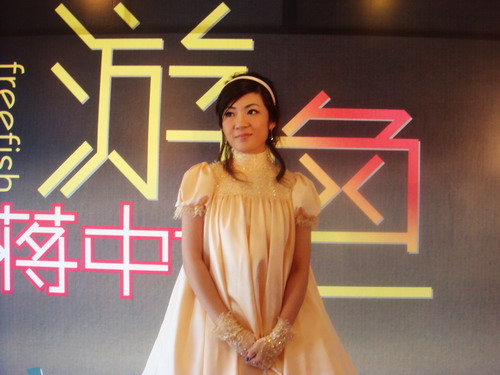 青春美少女蒋中一重返歌坛画风变大变