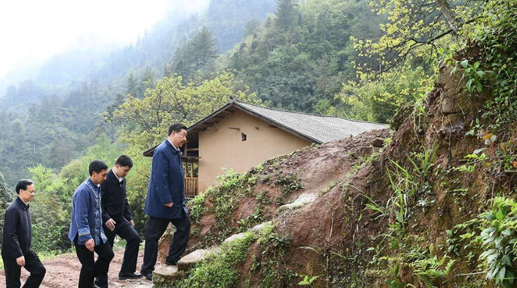 决胜关头，看习近平这一年扶贫攻坚路