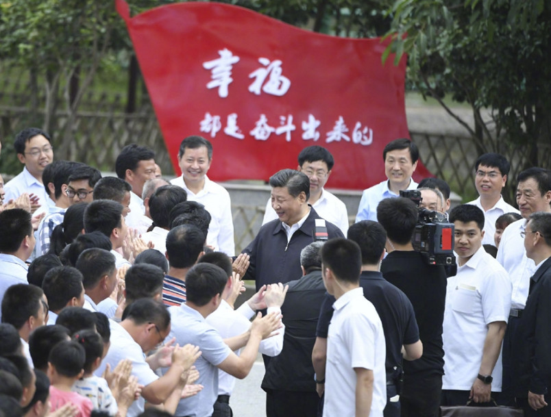 决胜关头，看习近平这一年扶贫攻坚路