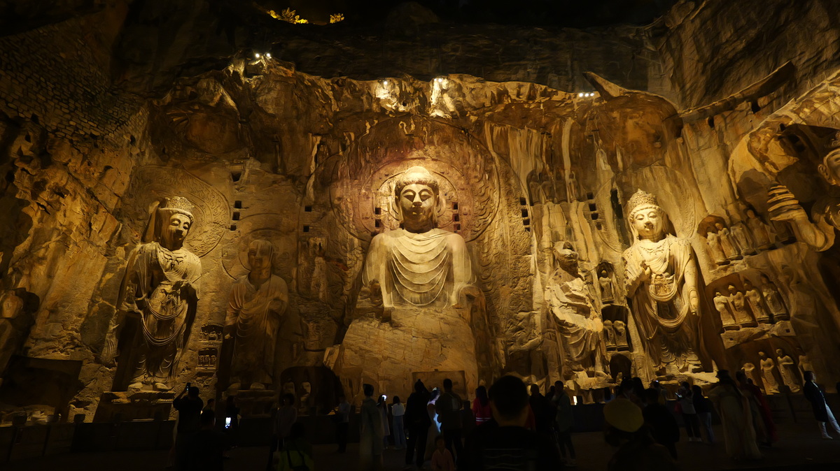 Take a night tour in Henan's Longmen Grottoes_fororder_db7f5942590d4f0a949f1093005ac547