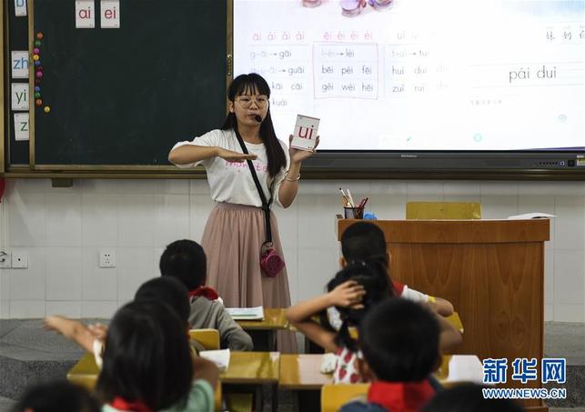 广西隆安：扶贫安置区里教育有保障
