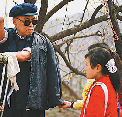 人民日报@身残志坚 带领乡亲奔小康（国家勋章和国家荣誉称号获得