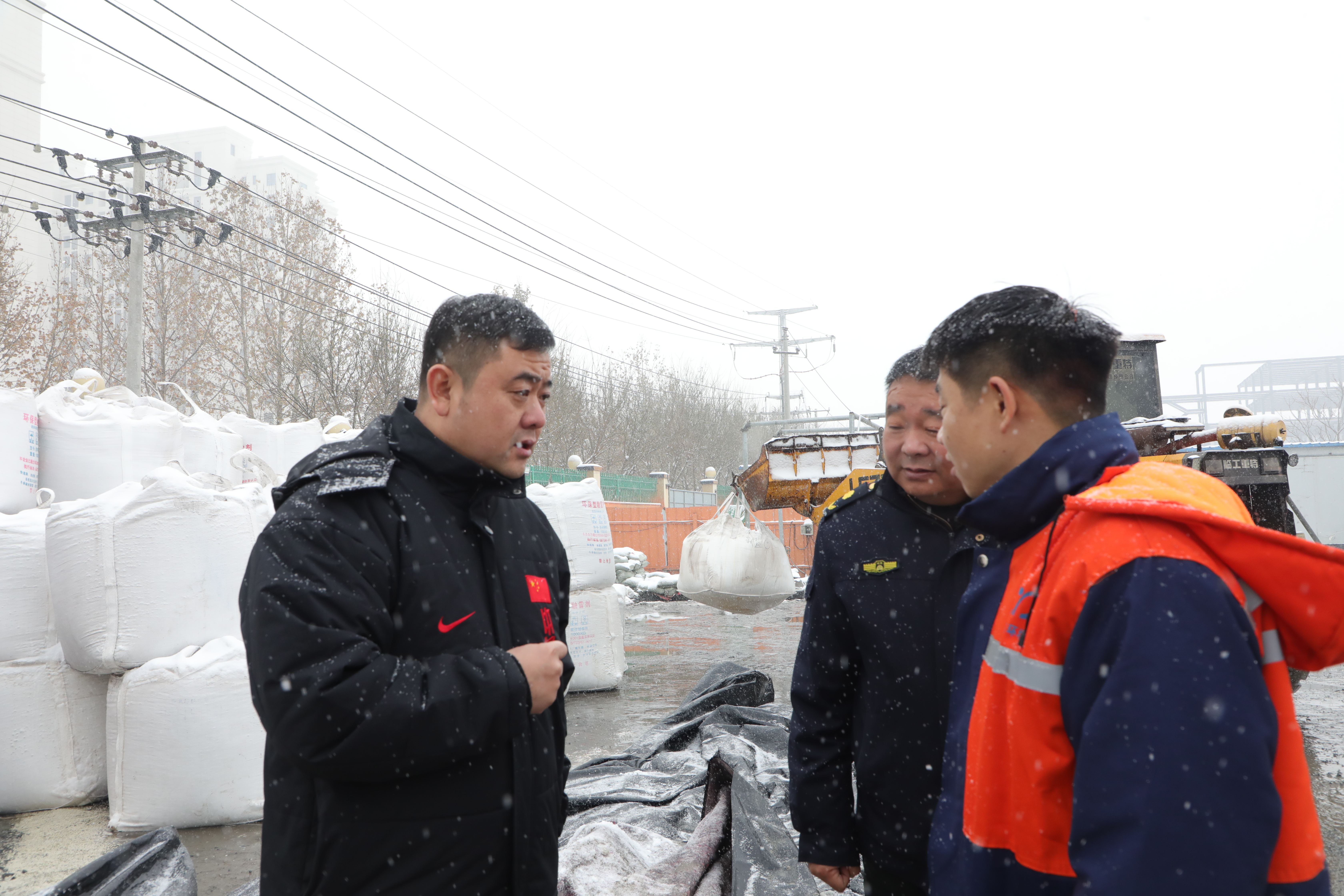 保定徐水:以雪为令 融雪除冰保畅通_fororder_图片2
