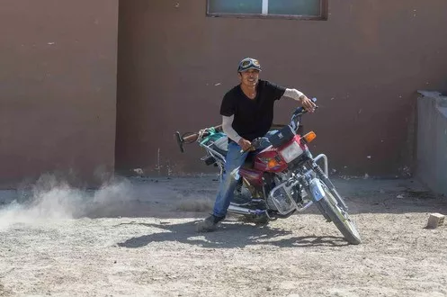 [新华每日电讯]大漠深处四个“文保男”的荒野生活