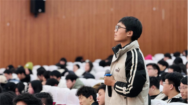 南京航空航天大学金城学院:冠军校园行|点燃青春激情 激励梦想启航 南京航空航天大学金城学院:冠军校园行|点燃青春激情 激励梦想启航