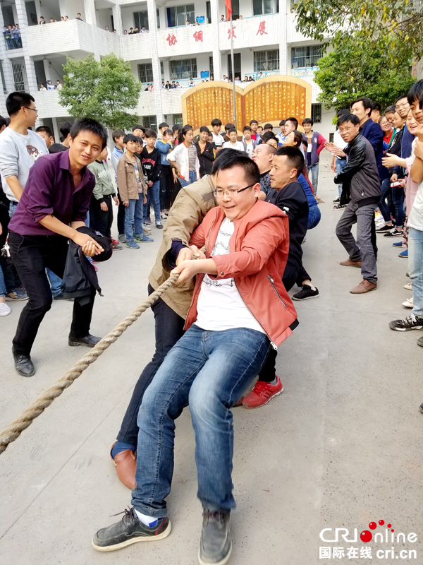 图片默认标题_fororder_教职工拔河比赛