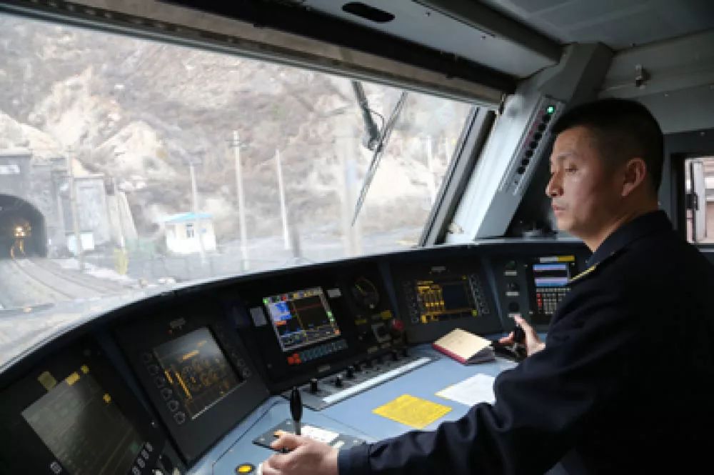 新华社@这个司机，为何能享受国务院政府特殊津贴？