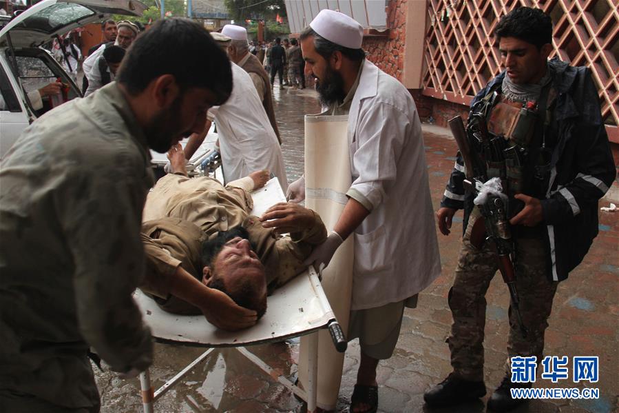 「新华网」阿富汗东部一清真寺发生爆炸遇难人数升至62人