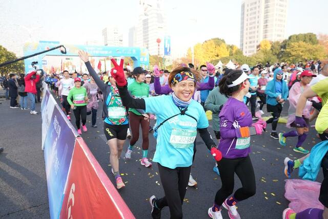 2023张家港东渡半程马拉松鸣枪开跑 2023张家港东渡半程马拉松鸣枪开跑