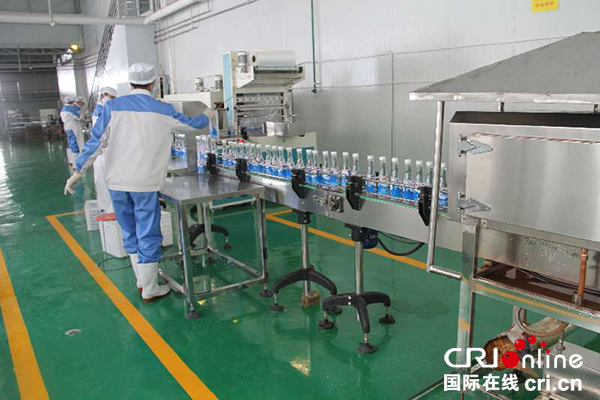 图片默认标题_fororder_九龙县企业的忙碌生产线