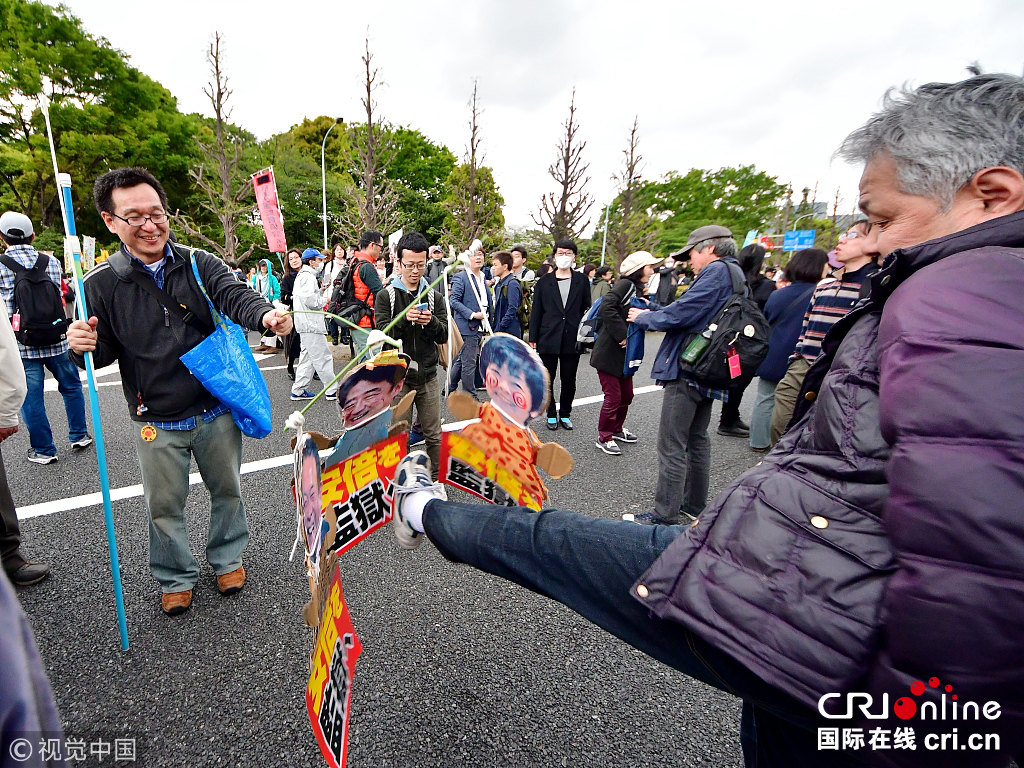 日本3万市民举行反安倍政府大示威(组图)