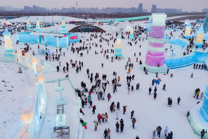 冰天雪地变为“金山银山”——黑龙江、吉林冰雪经济高质量发展观察_fororder_20240105356039d6f41047a4814d99354b358cdf_a833a5b4d53df4929d729226d3fd43e7