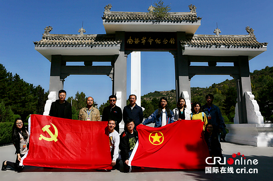 这种南梁精神,不仅在过去的革命战争年代十分重要,而且在新时期新挑战