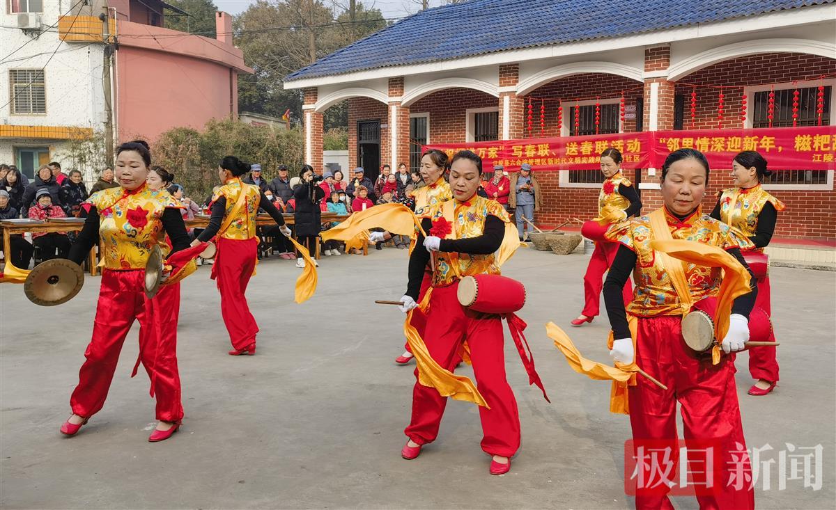 打糍粑、搓麻花、写春联……湖北江陵系列传统民俗活动迎新春