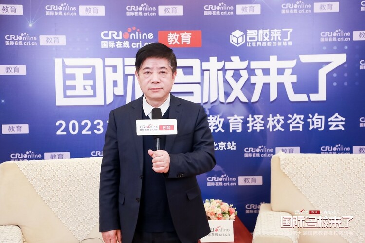 康福国际教育董事长、尚丽外国语学校·科创高中校长、凯博外国语学校总校长刘煜炎博士