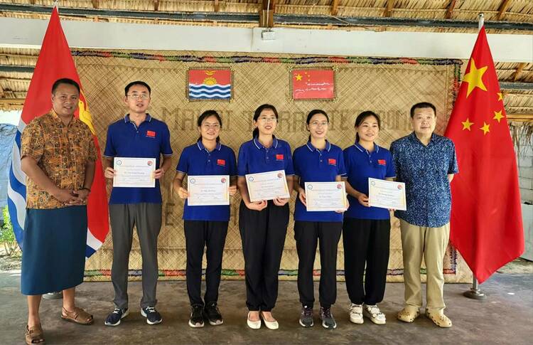 直通使领馆 | 中国驻基里巴斯大使周立民:基对华免签入境政策是两国人民友谊日益深厚的体现