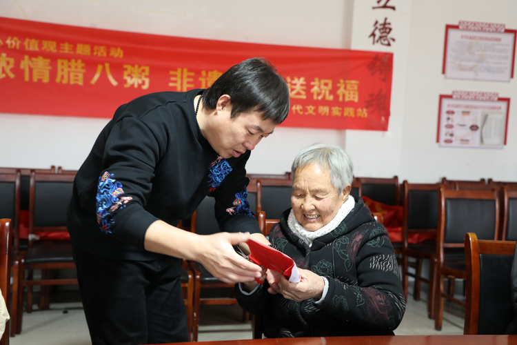 河北黄骅:暖心腊八粥 浓浓敬老情_fororder_图片7