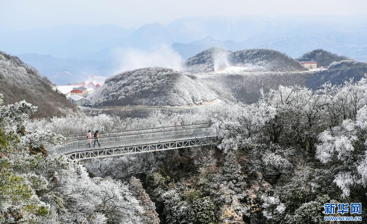 冰雪为墨 汉中龙头山景区银装素裹分外美丽