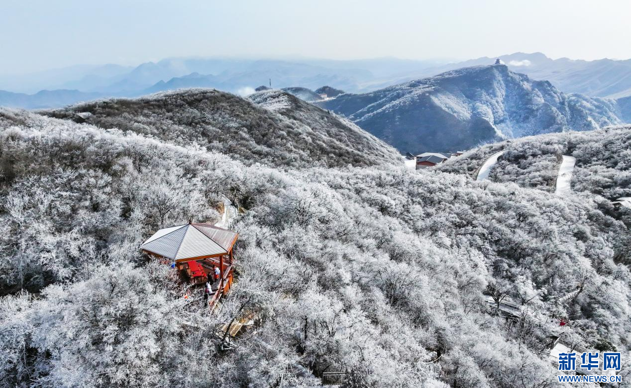 冰雪为墨 汉中龙头山景区银装素裹分外美丽