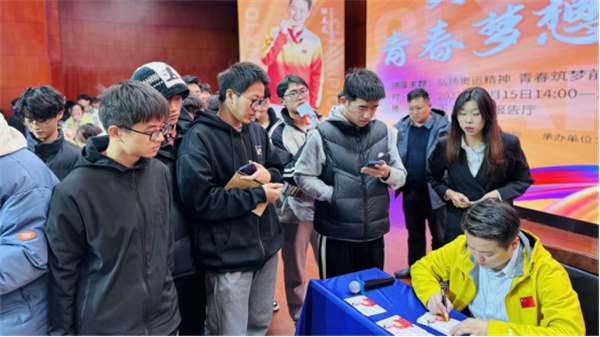 南京航空航天大学金城学院:冠军校园行|点燃青春激情 激励梦想启航 南京航空航天大学金城学院:冠军校园行|点燃青春激情 激励梦想启航