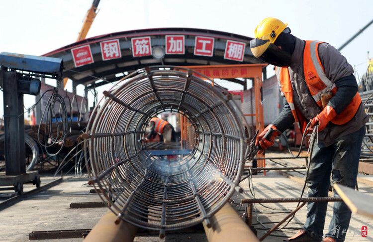 上海东站建设如火如荼 地下工程捷运线南C区首幅地下连续墙开工