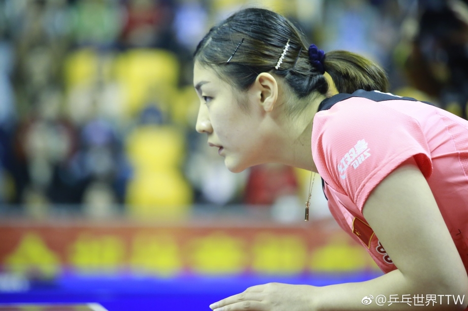 黄石热身赛丁宁朱雨玲有说有笑