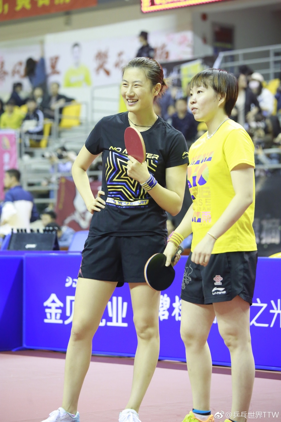 黄石热身赛丁宁朱雨玲有说有笑